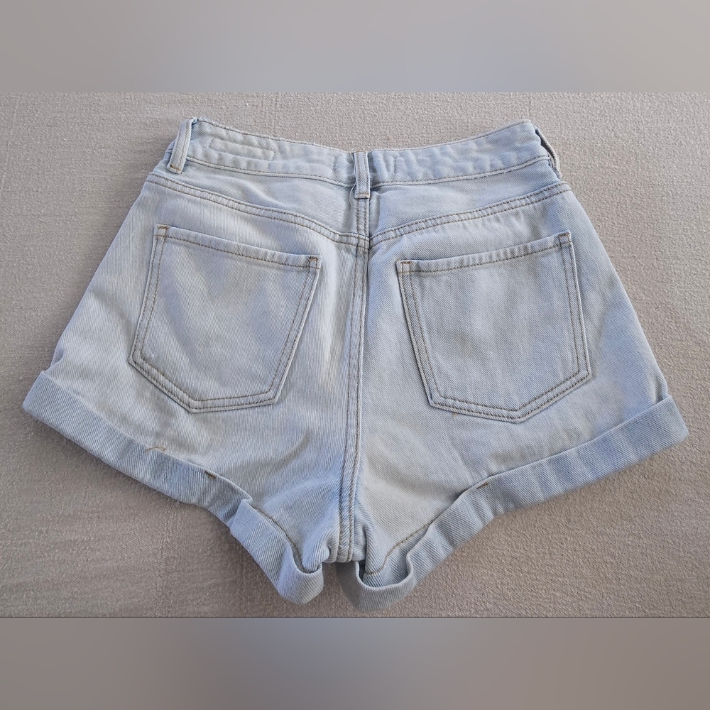 Pacsun Denim Jean Shorts Mom High Rise Cuffed Women’s Size 26 Light Blue Wash - Picture 2 of 3